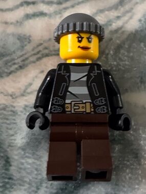 Lego Yellow Head Black Jacket Brown Legs Gray Beanie Minifigure